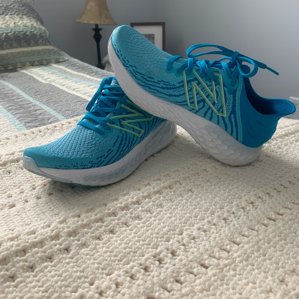 Ladies Running Shoes - Picture 6 of 6